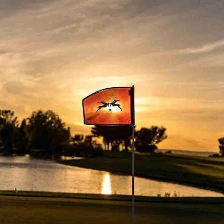 Moment De Detente Sur Le Golf De Pont-Royal Mallemort Exterior foto