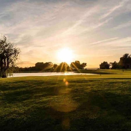 Moment De Detente Sur Le Golf De Pont-Royal Mallemort Exterior foto