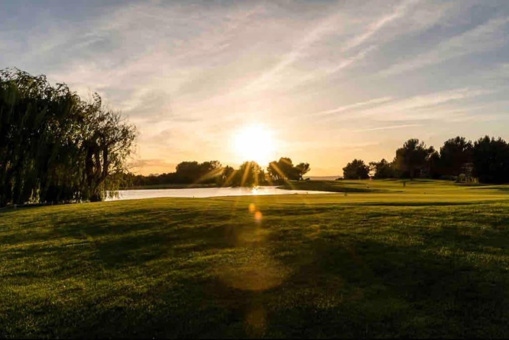 Moment De Detente Sur Le Golf De Pont-Royal Mallemort Exterior foto